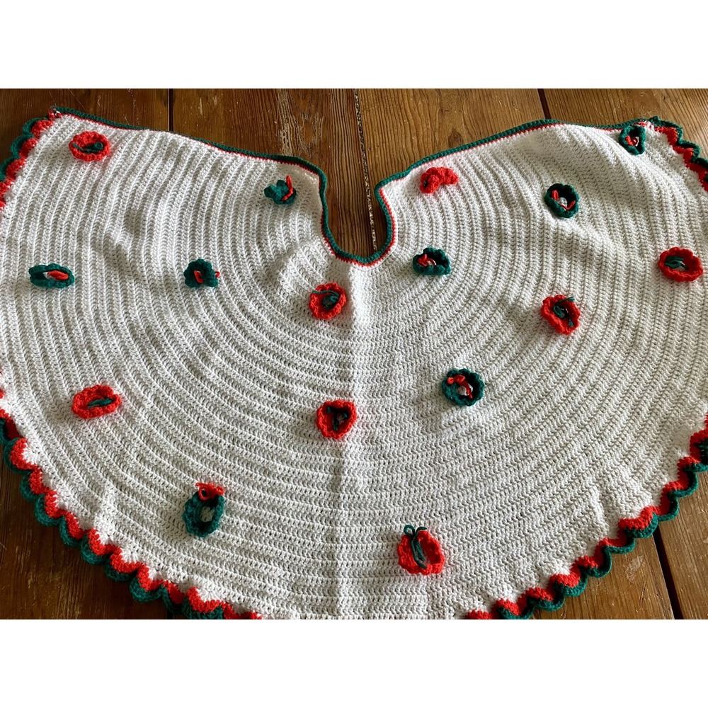 Vintage Handmade Crocheted Christmas Tree Skirt with Mini Wreaths 45"